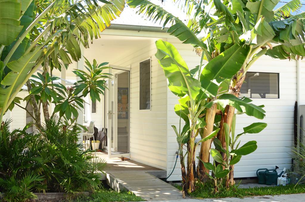 Byron Palms Guesthouse & Spa - Adults Only Byron Bay Exterior photo